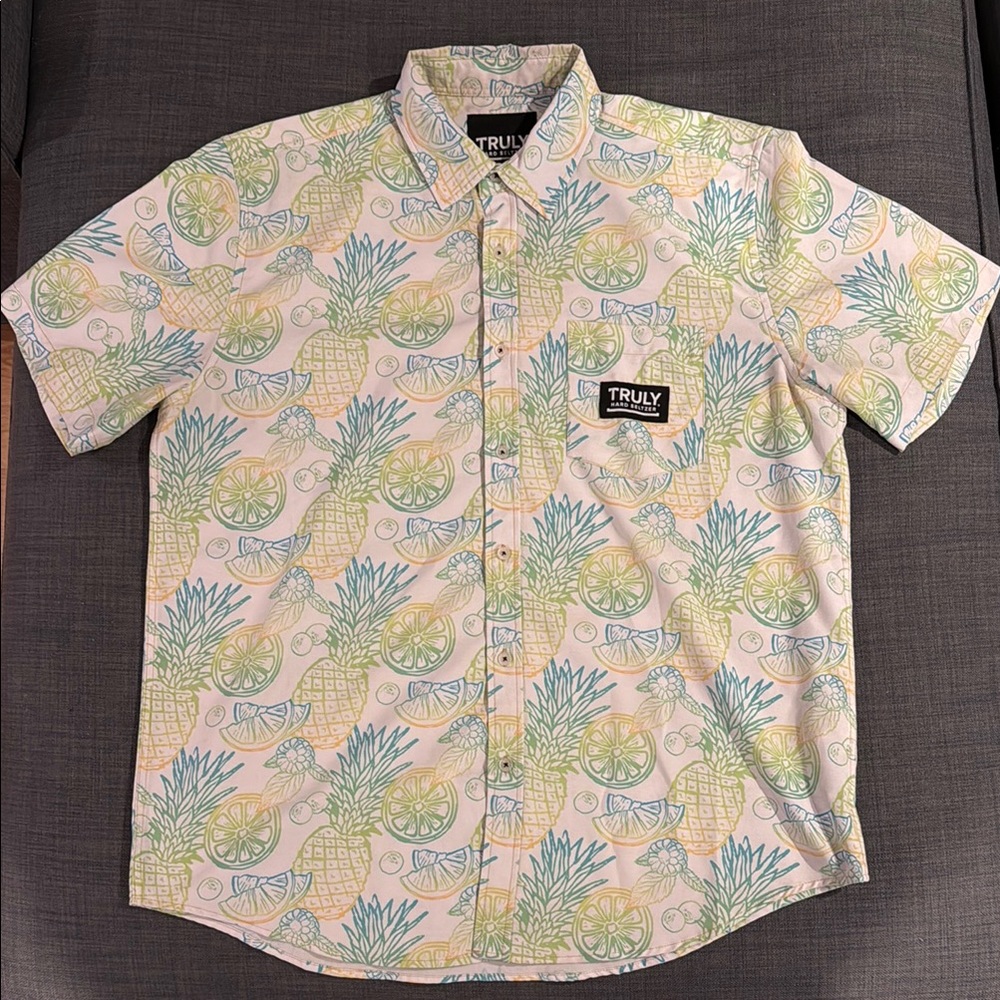 Truly Men's Tropical Pocket Shirt L